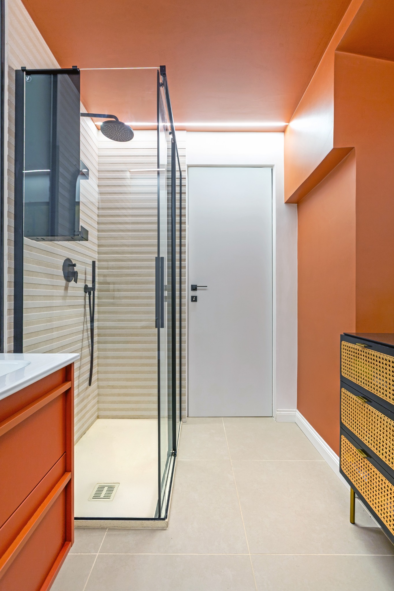 Doccia in vetro e rivestimenti del bagno